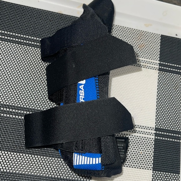 Ovation Medical Versa-Fit Wrist Brace - Picture 1 of 2
